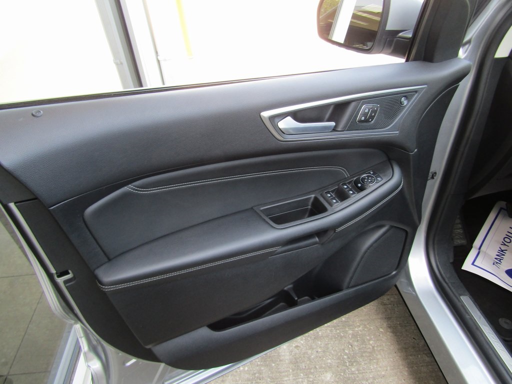 2024 Ford Edge Titanium photo 16