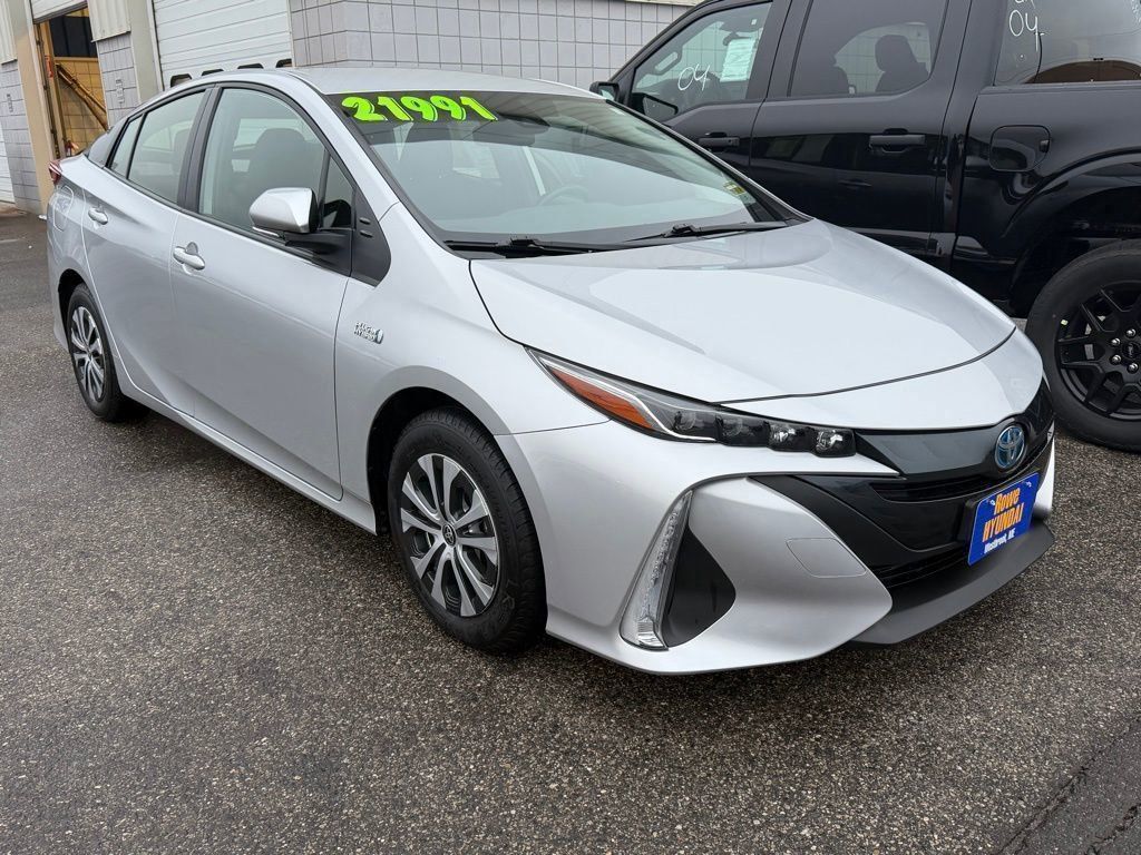 2021 Toyota Prius Prime LE's photo