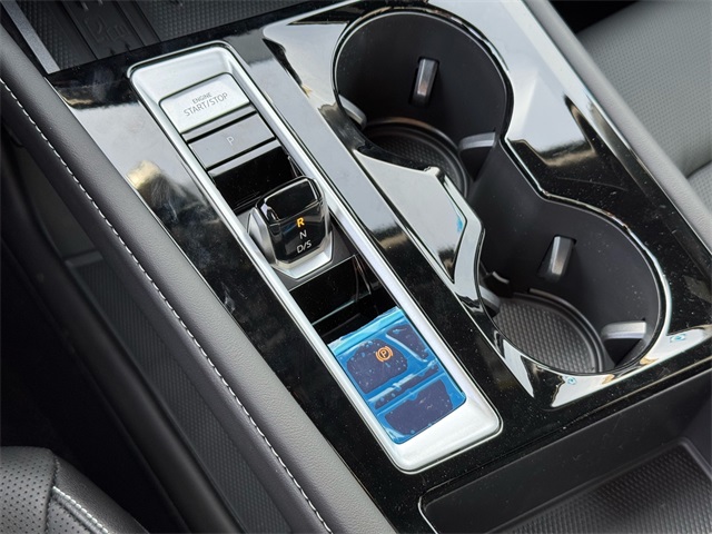 2025 Volkswagen Atlas Cross Sport SEL R-Line photo 15