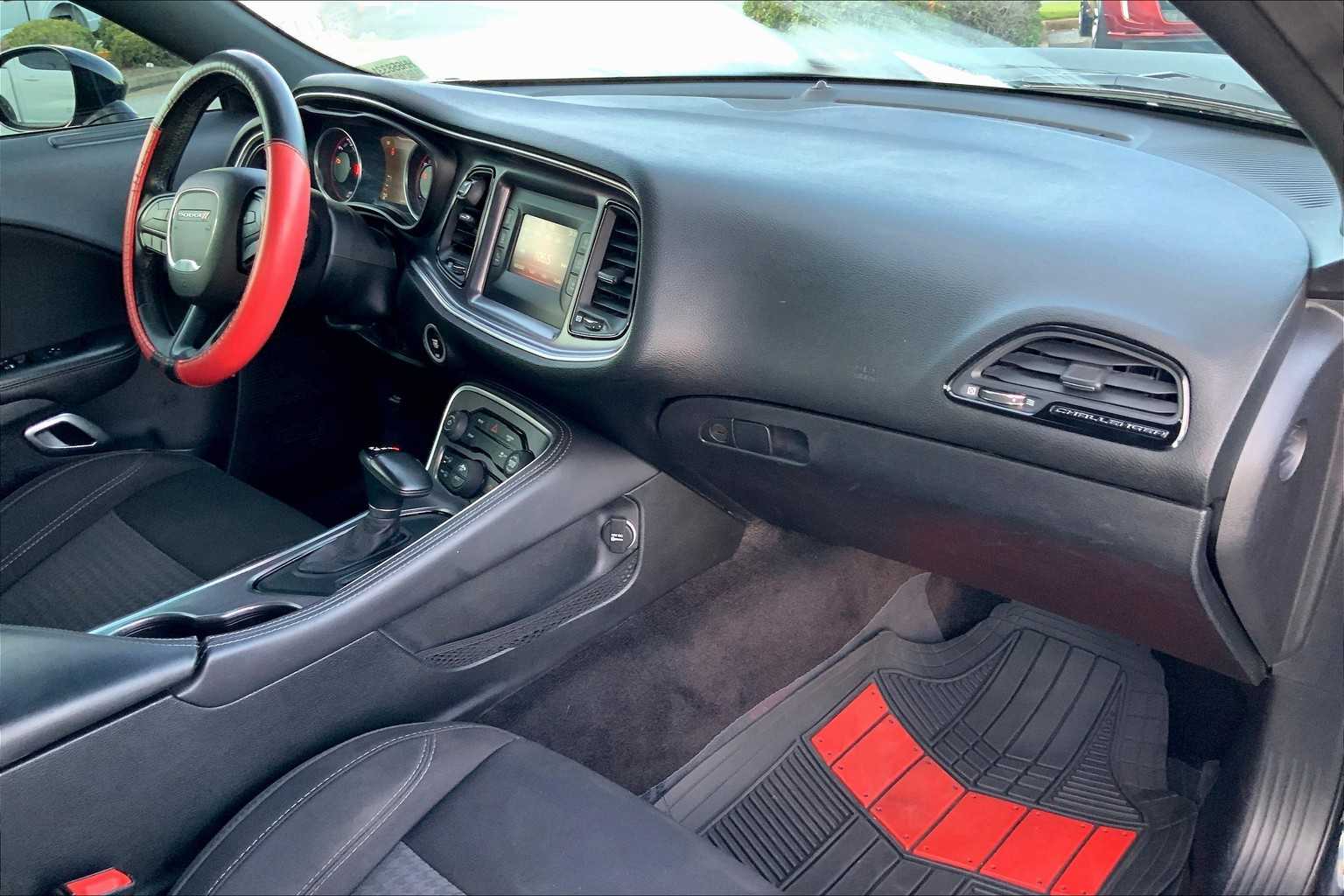2017 Dodge Challenger R/T photo 15
