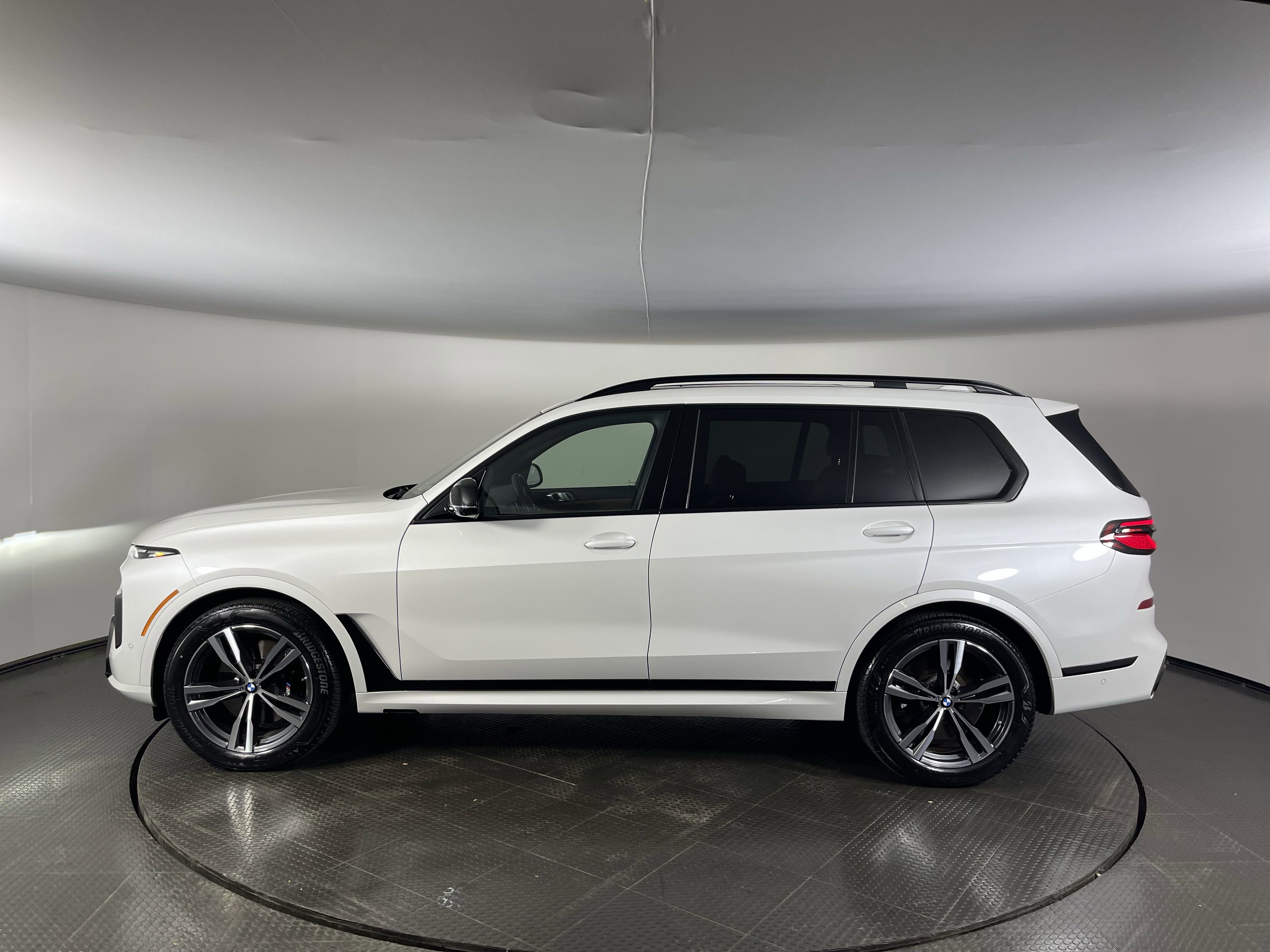 2025 Bmw X7 M60i photo 6