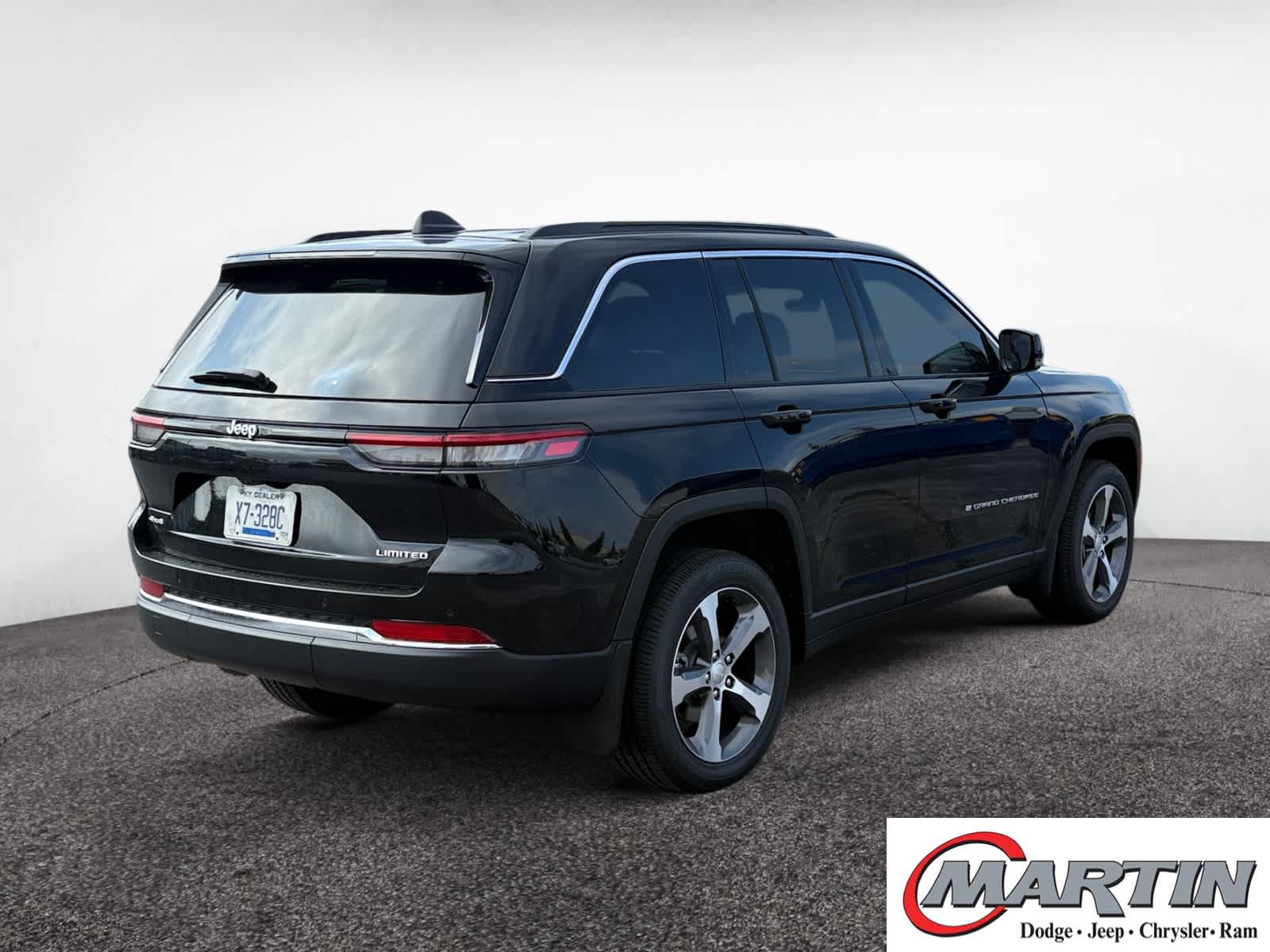 2025 Jeep Grand Cherokee Limited photo 4