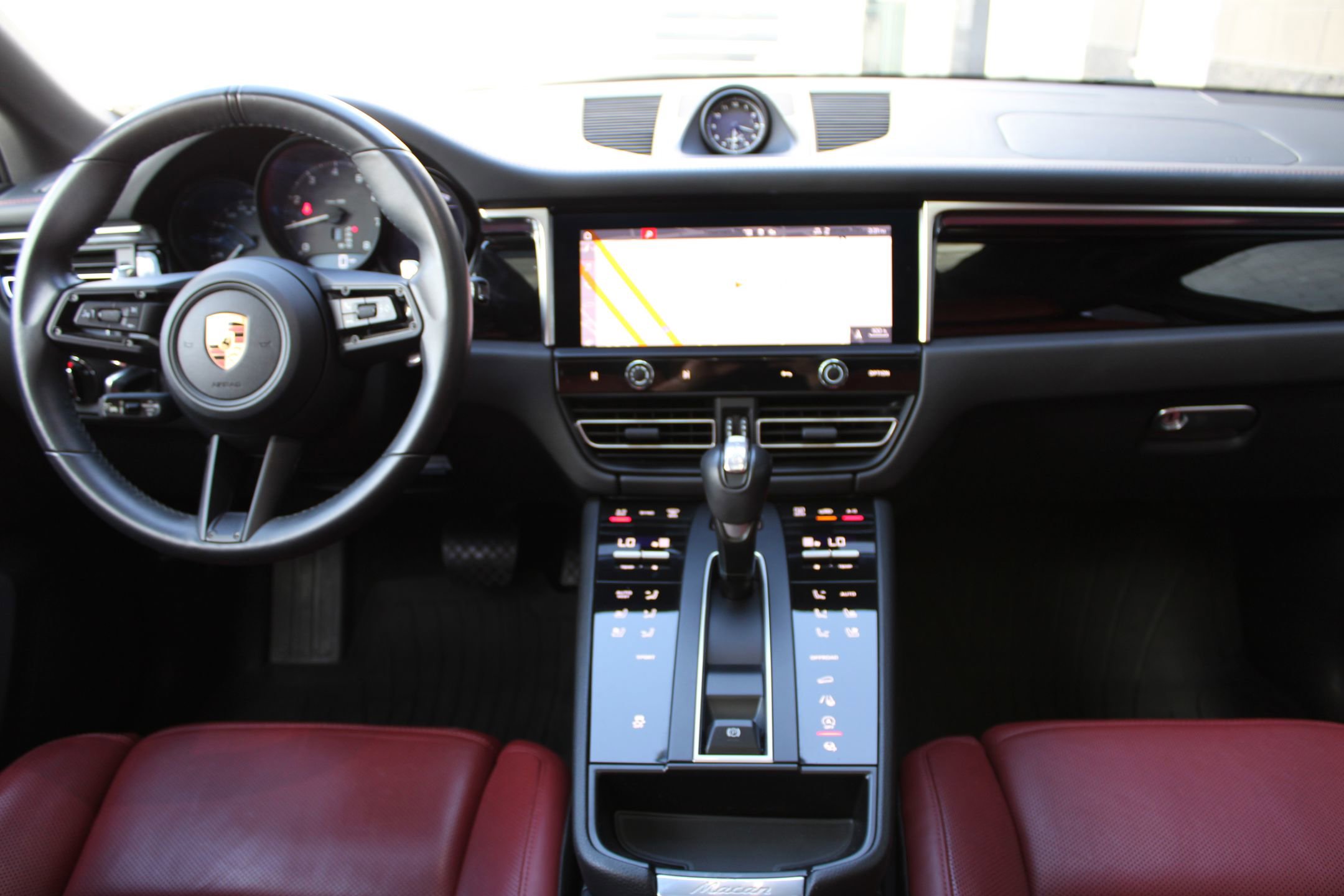 2023 Porsche Macan T photo 21