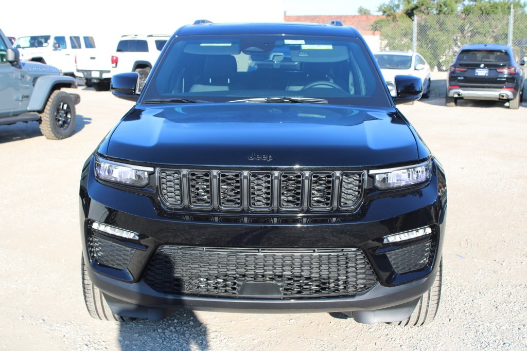 2025 Jeep Grand Cherokee Limited photo 2