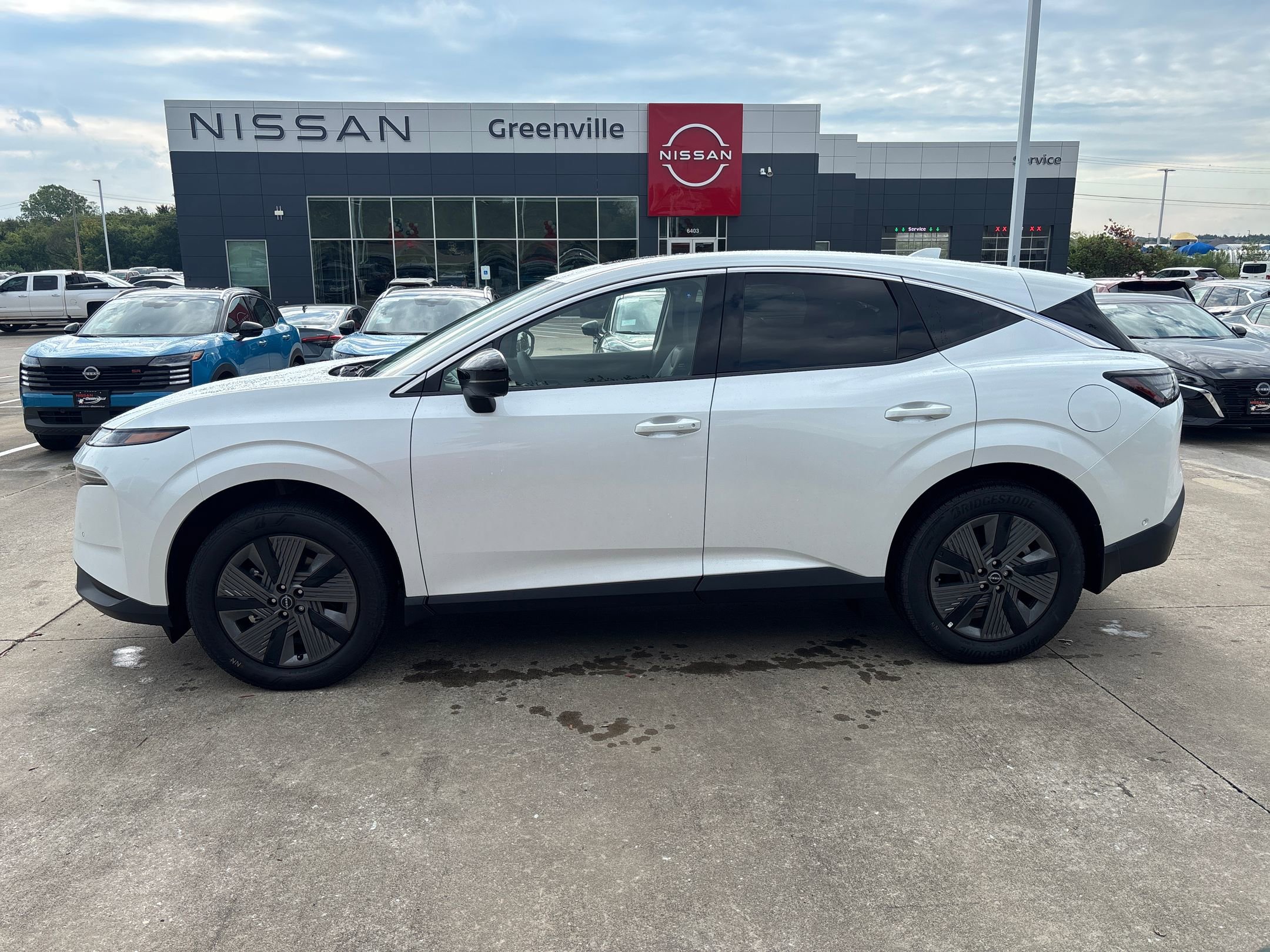 2025 Nissan Murano SL photo 2