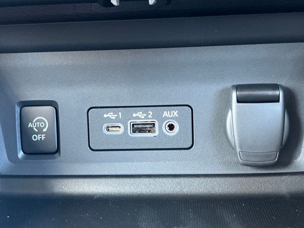 2025 Nissan Sentra SV photo 24