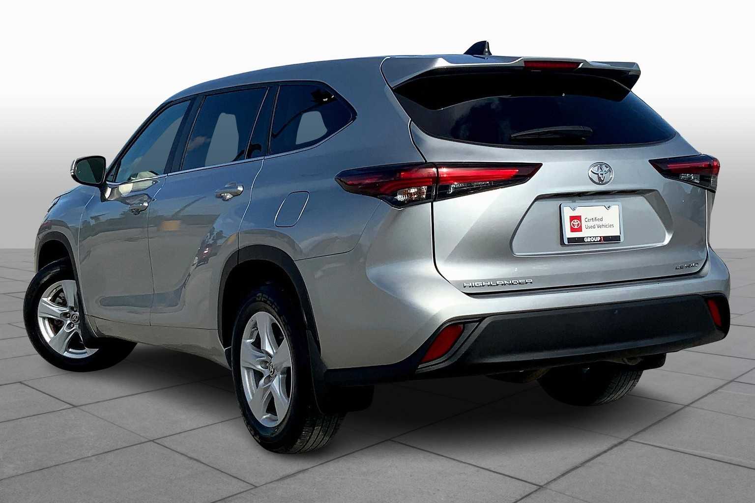 2024 Toyota Highlander LE photo 11