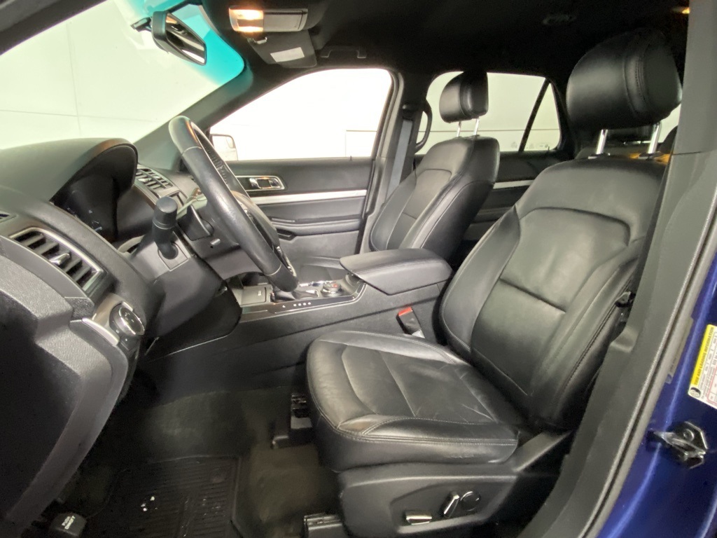 2016 Ford Explorer XLT photo 3