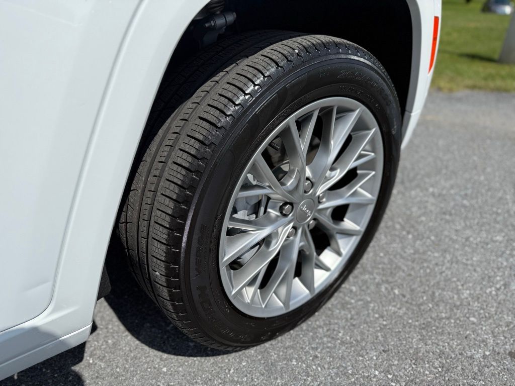 2024 Jeep Grand Cherokee L Summit photo 9