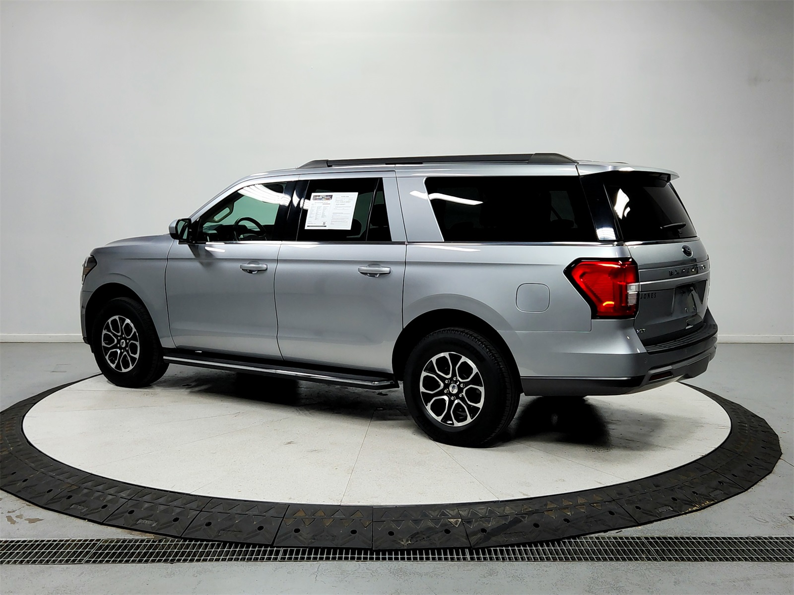 2023 Ford Expedition MAX XLT photo 3