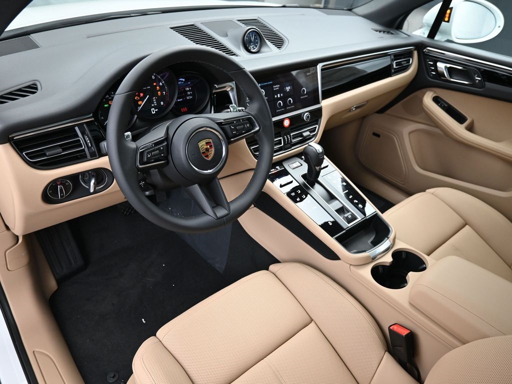 2026 Porsche Macan T photo 3