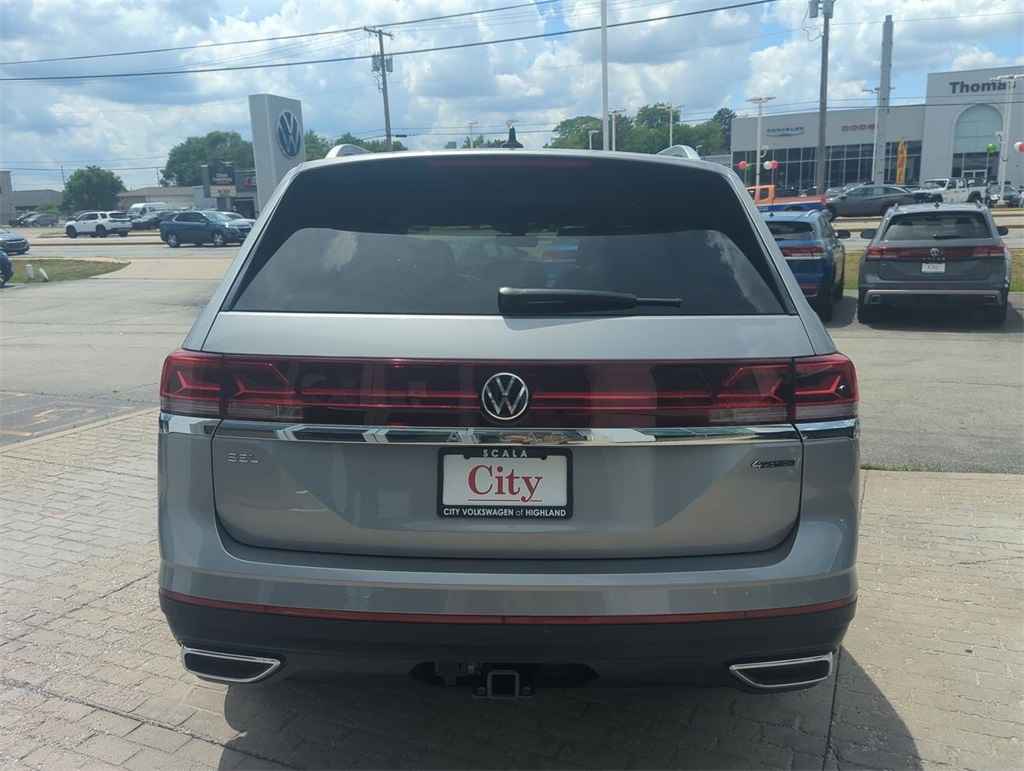 2025 Volkswagen Atlas SEL photo 6