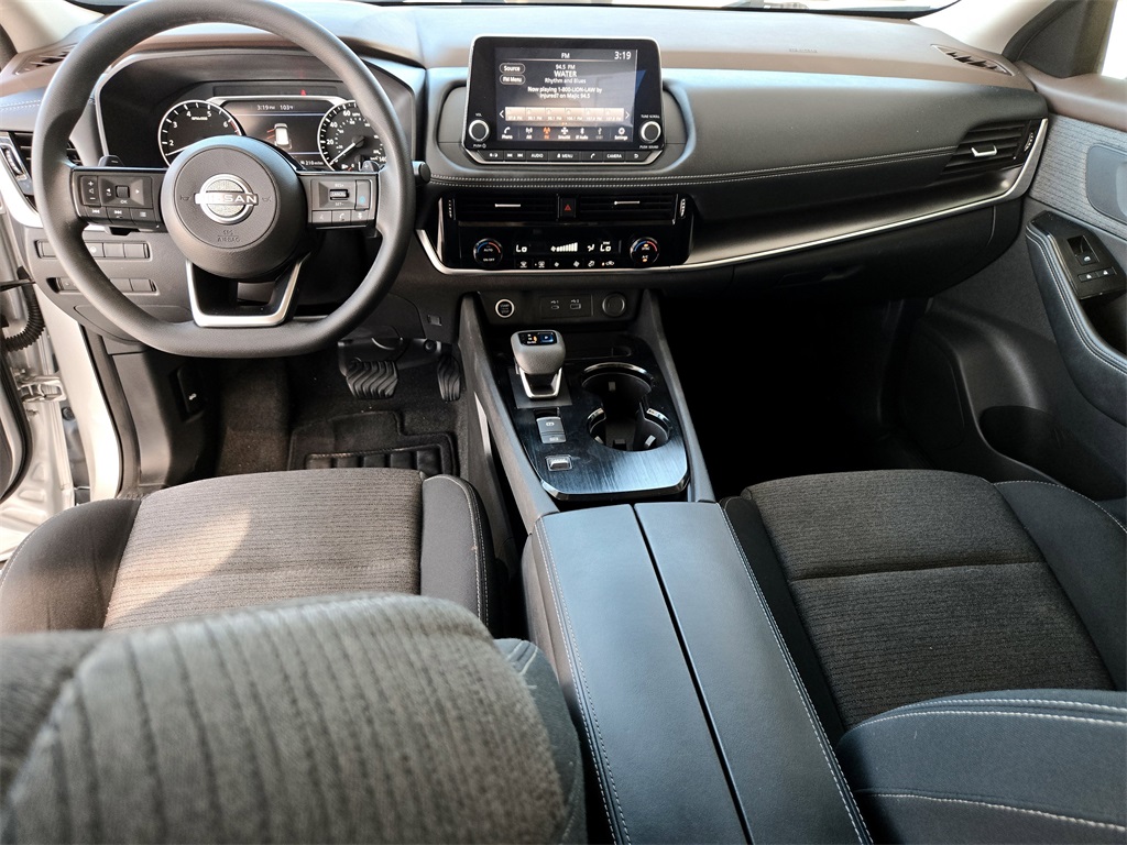 2022 Nissan Rogue SV photo 12