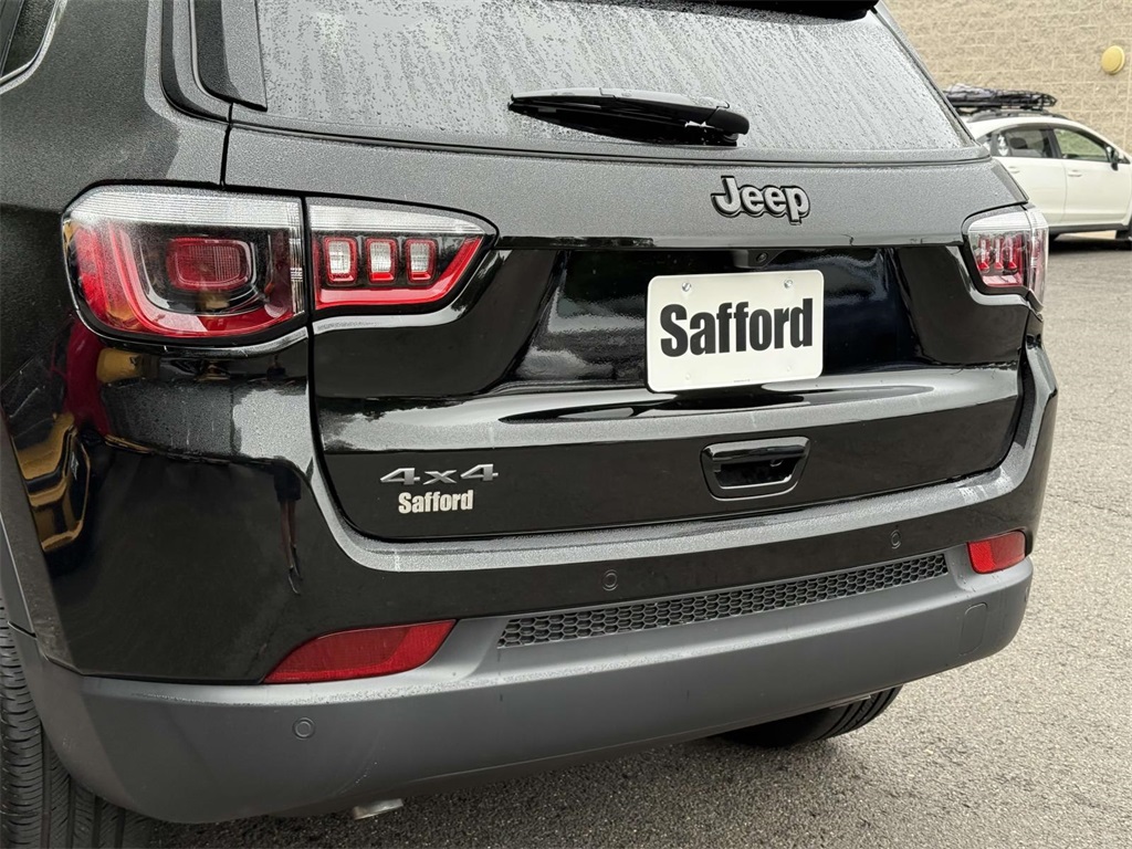 2025 Jeep Compass Limited photo 10