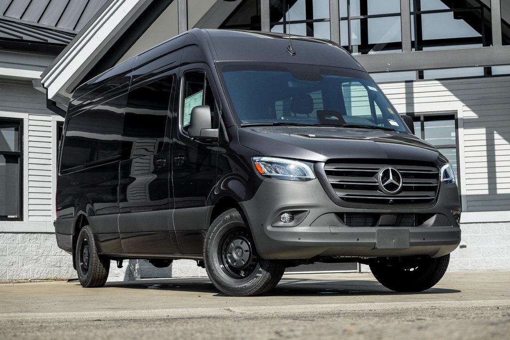 2025 Mercedes-Benz Sprinter Crew Van Base's photo