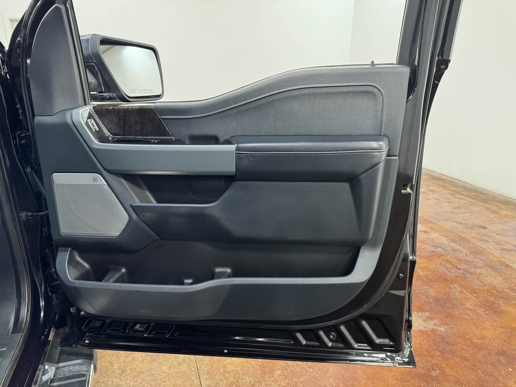 2023 Ford F-150 Lariat photo 2