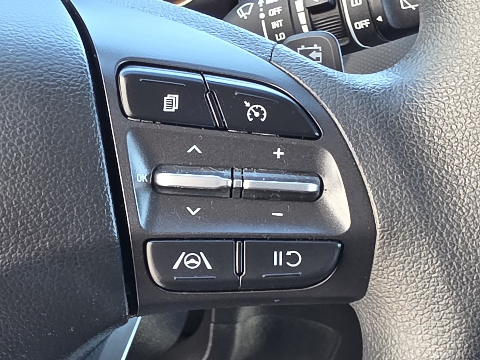 2022 Hyundai Kona Electric SEL photo 30