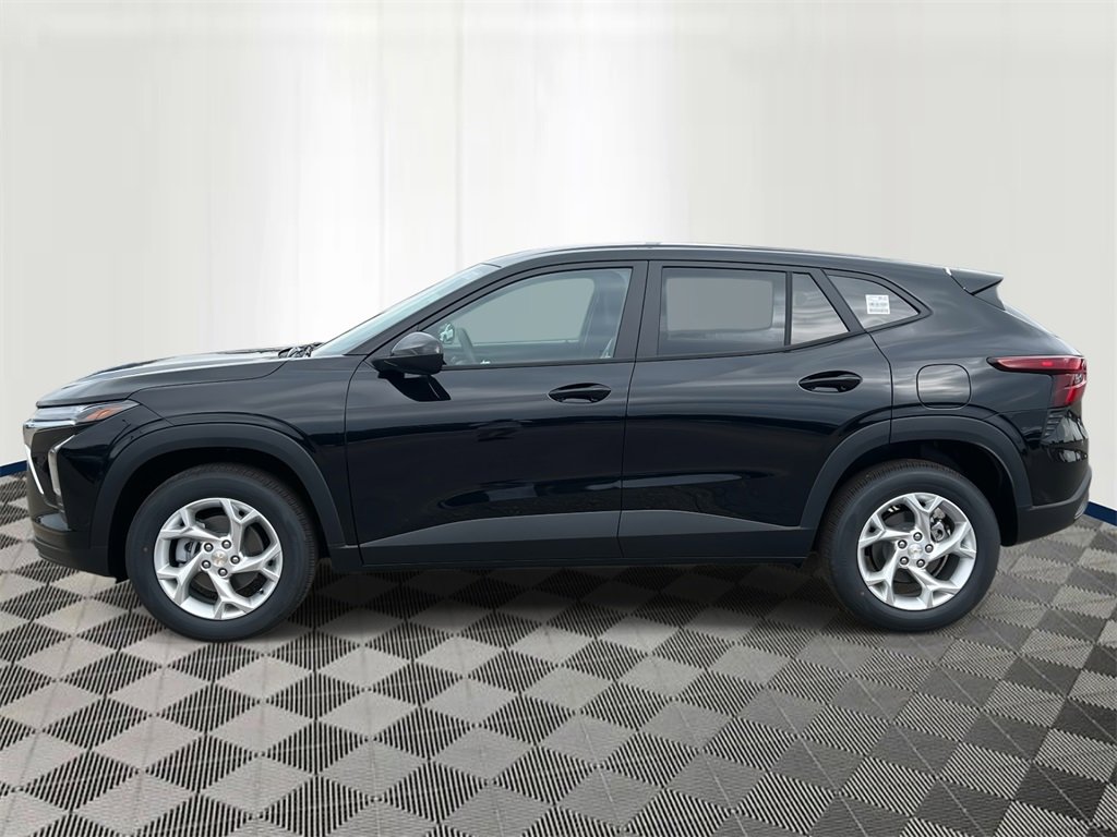 2026 Chevrolet Trax LS photo 2