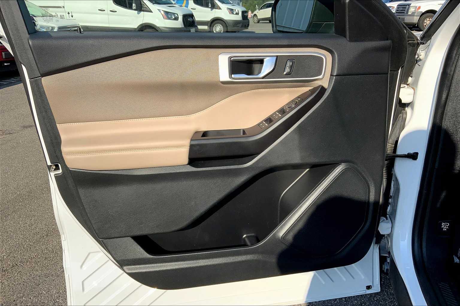 2020 Ford Explorer XLT photo 19