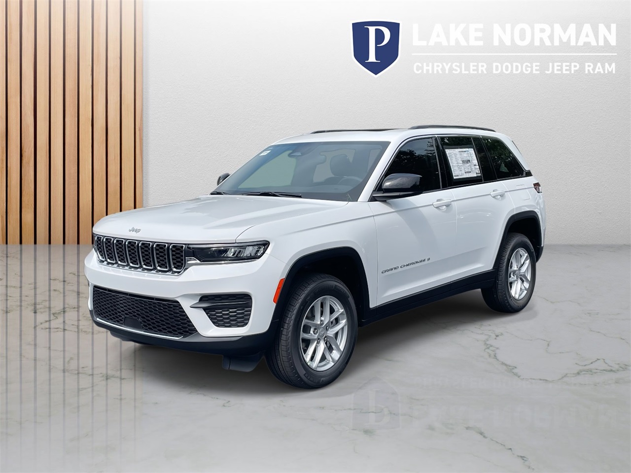 2025 Jeep Grand Cherokee Laredo X photo 3