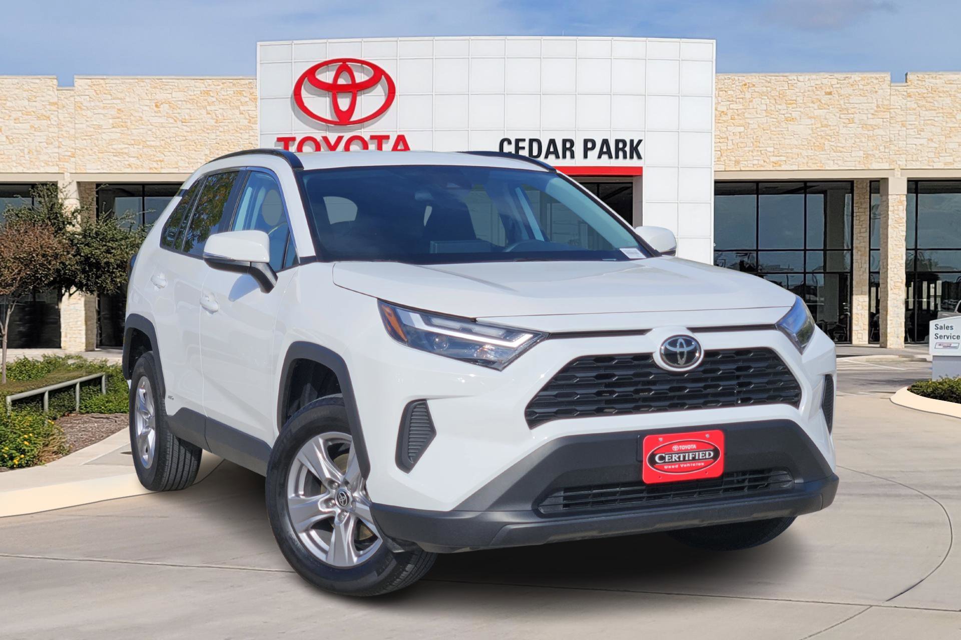 2025 Toyota RAV4 XLE's photo