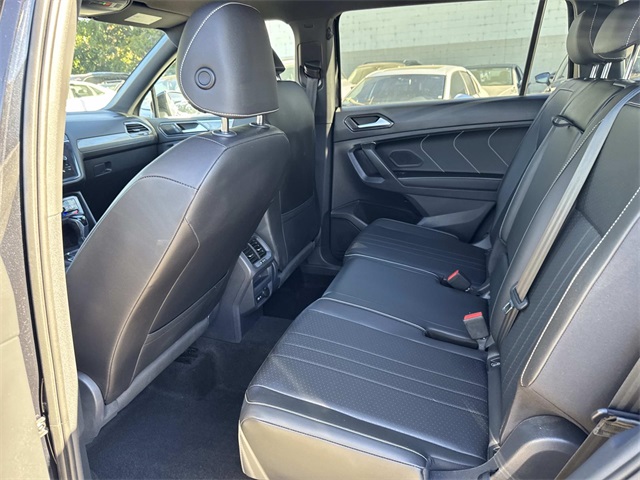 2022 Volkswagen Tiguan SE R-Line Black photo 10
