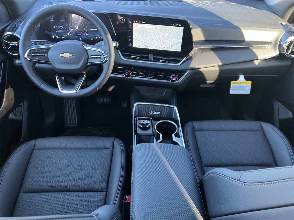 2026 Chevrolet Equinox LT photo 2