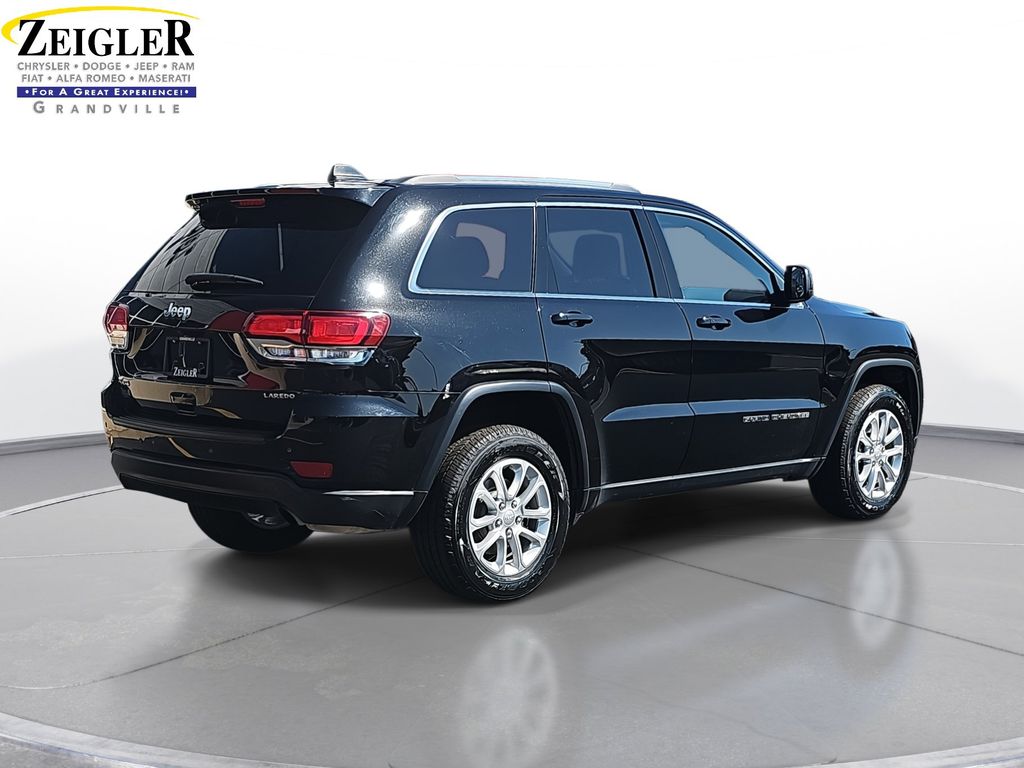 2021 Jeep Grand Cherokee Laredo E photo 2