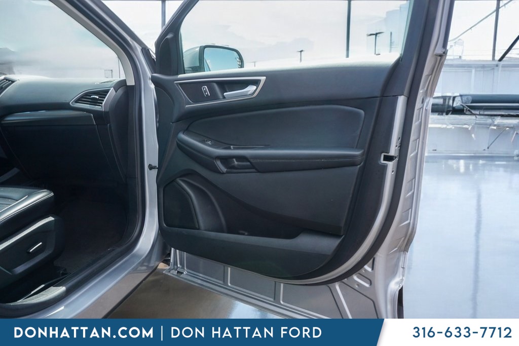 2022 Ford Edge SEL photo 26