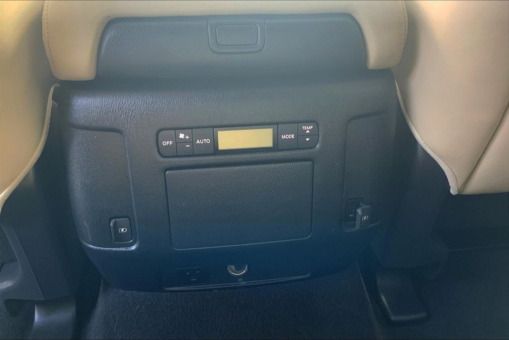 2018 Nissan Armada SL photo 35