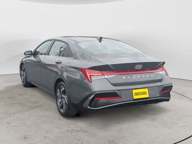 2025 Hyundai Elantra SEL Convenience photo 3