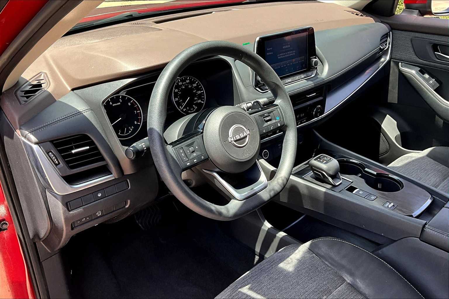2023 Nissan Rogue SV photo 10