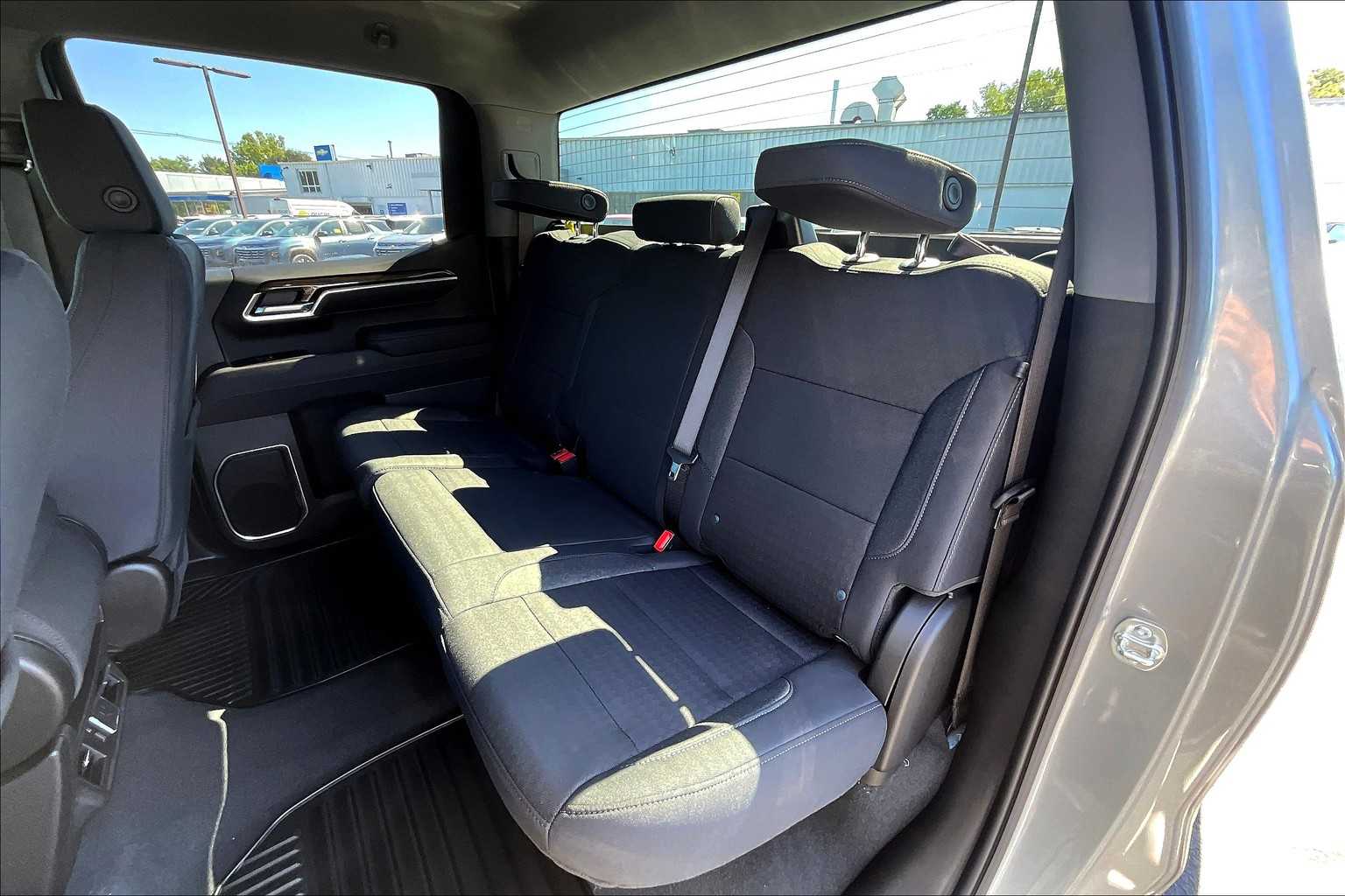 2025 Chevrolet Silverado 1500 LT photo 14