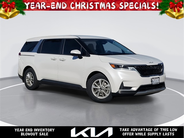 2024 Kia Carnival LX's photo
