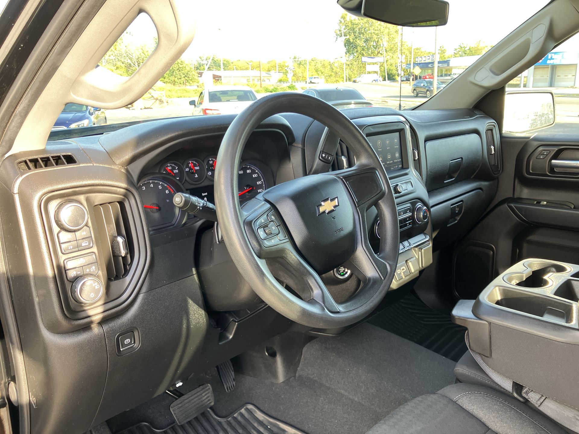 2023 Chevrolet Silverado 1500 Custom photo 2