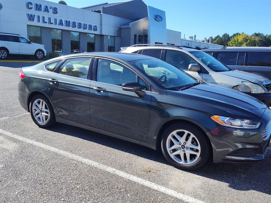 2015 Ford Fusion SE photo 3