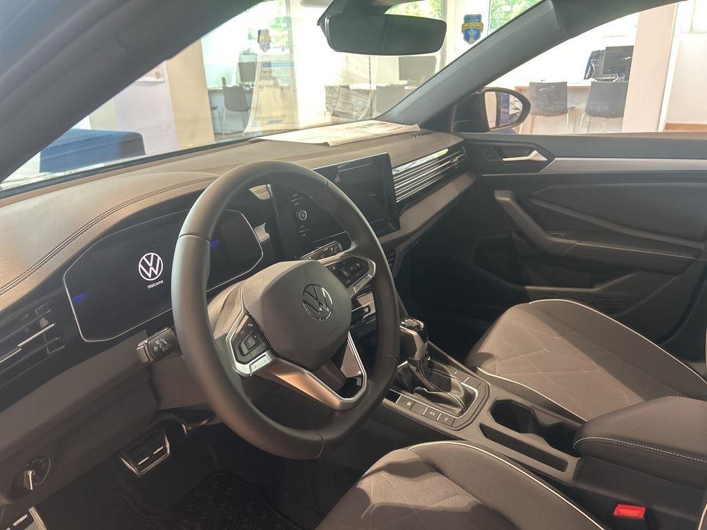 2025 Volkswagen Jetta 1.5T Sport photo 8