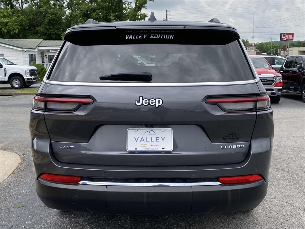 2023 Jeep Grand Cherokee Laredo Altitude photo 3