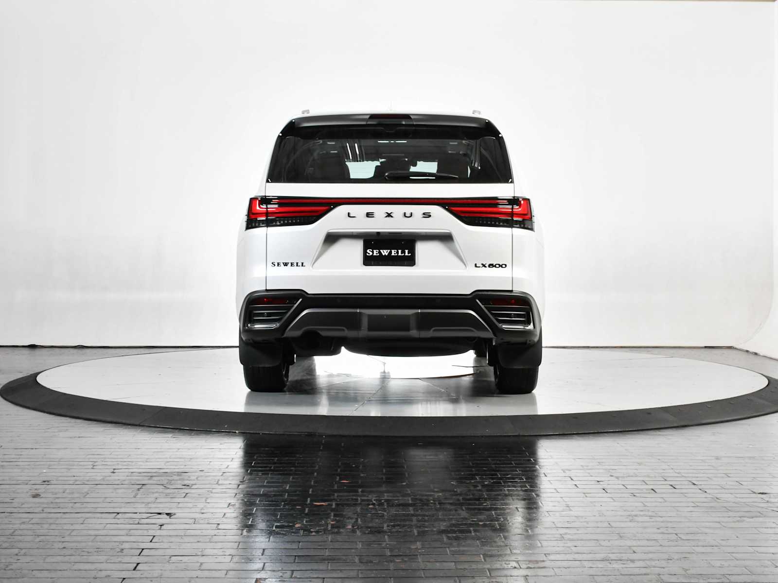 2025 Lexus LX 600 Luxury photo 4