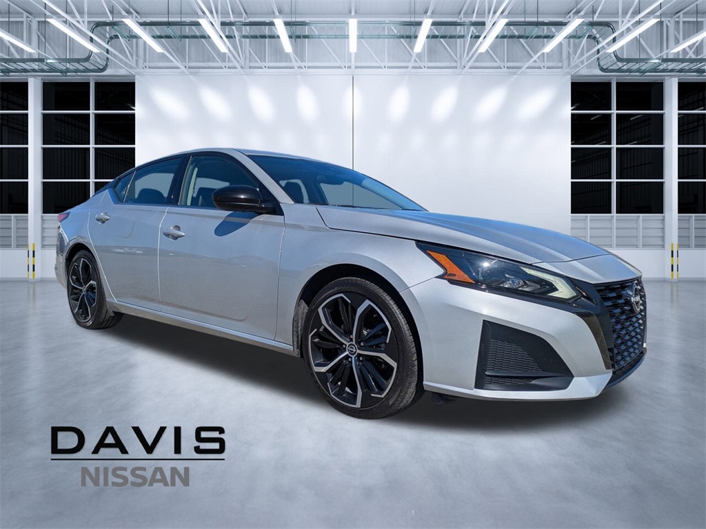 2023 Nissan Altima SR