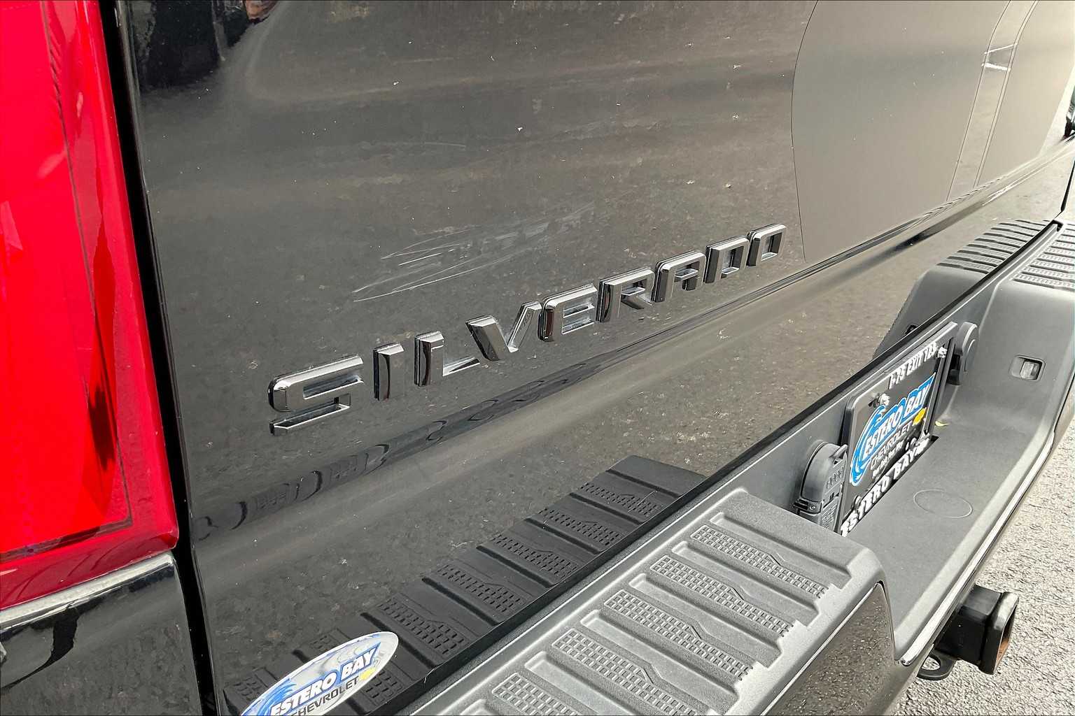2021 Chevrolet Silverado 1500 RST photo 8