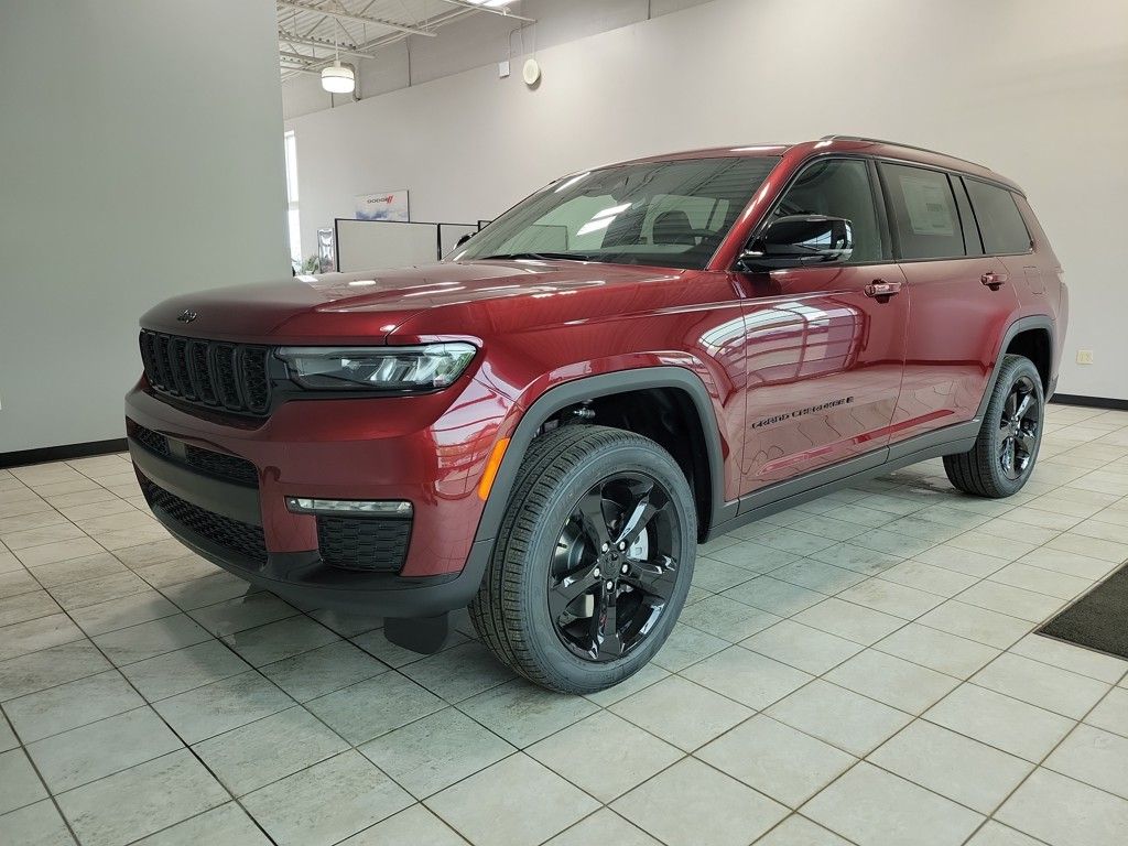 2025 Jeep Grand Cherokee Limited photo 3