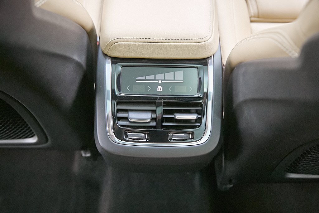 2023 VOLVO XC60 - Image 21