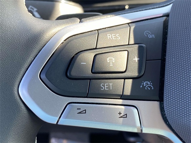 2024 Volkswagen Atlas Cross Sport SE Technology photo 18