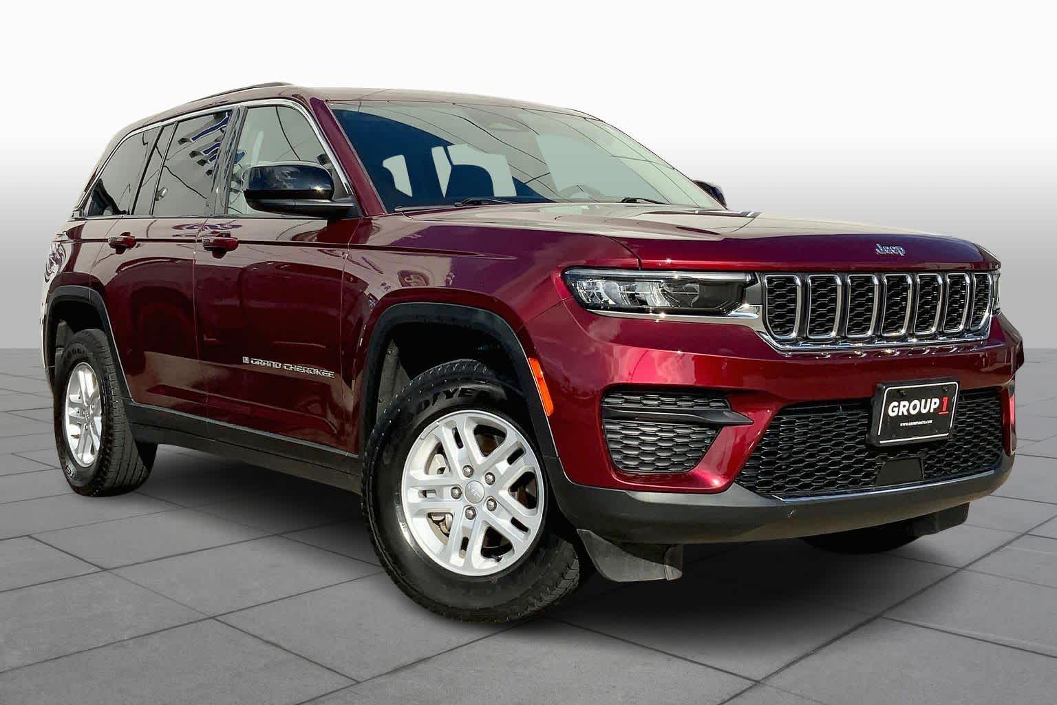 2023 Jeep Grand Cherokee Laredo photo 2
