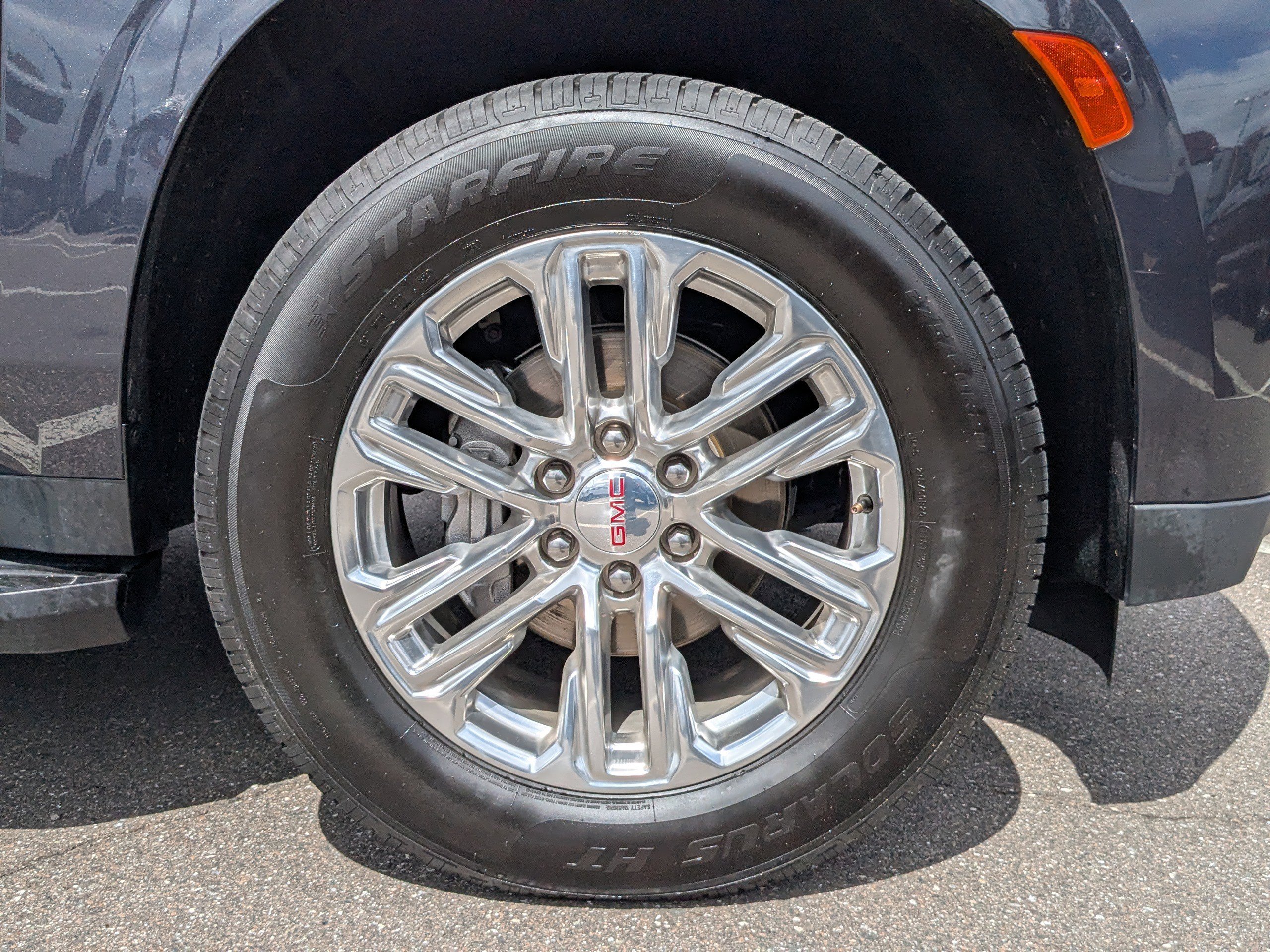 2023 Gmc Yukon SLT photo 4
