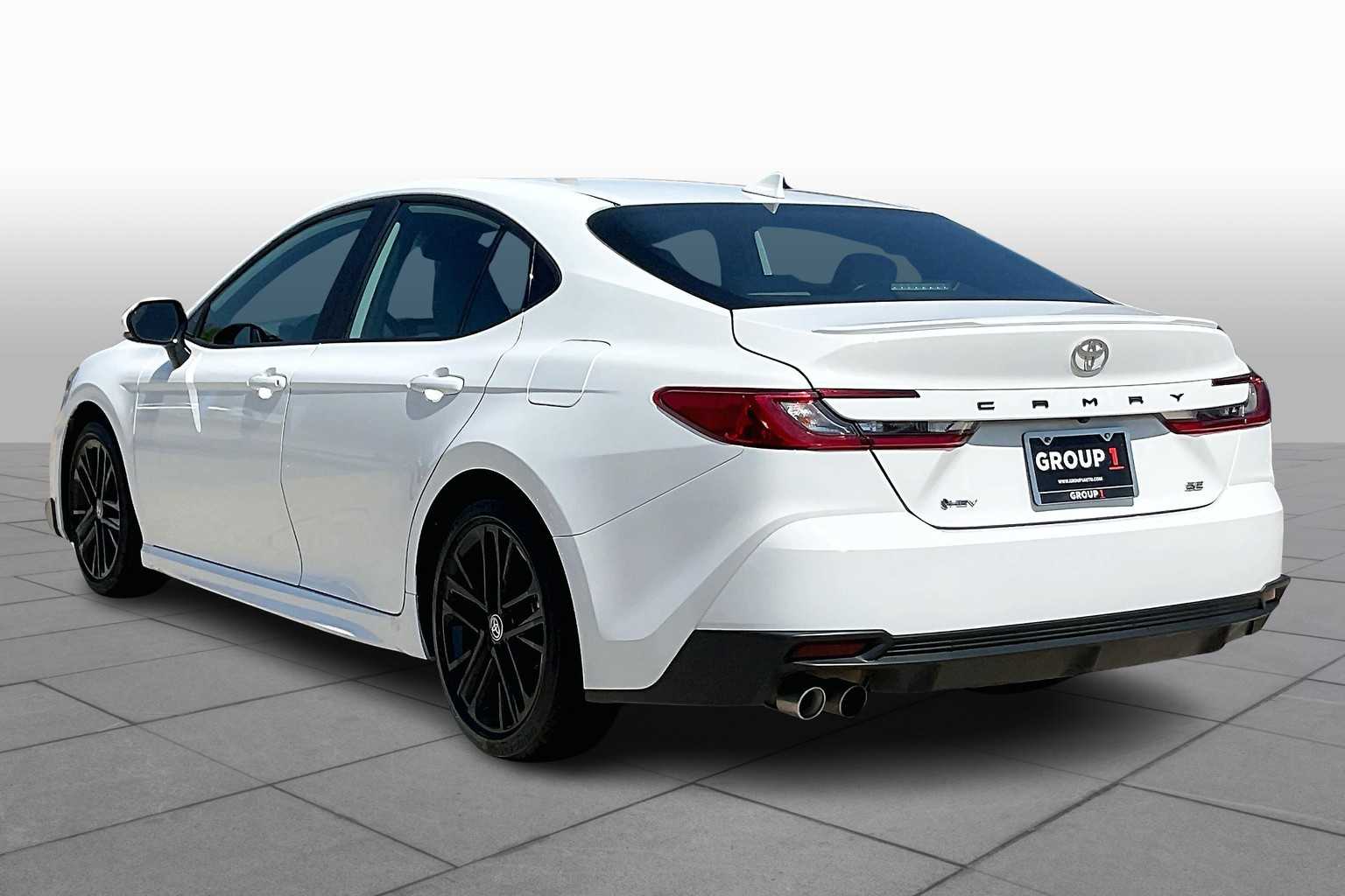 2025 Toyota Camry SE photo 10