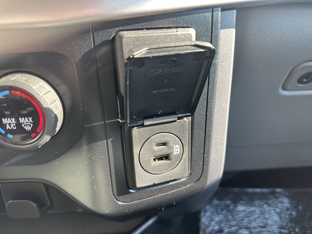 2023 Ford F-150 XLT photo 17