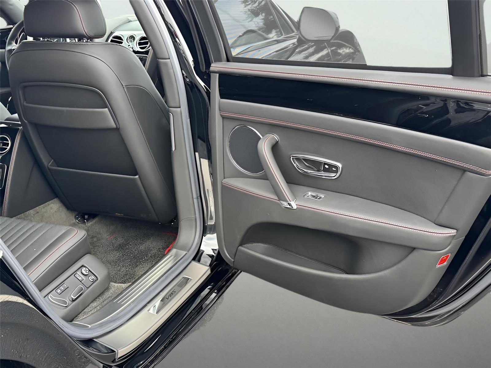 2018 Bentley Flying Spur V8 S photo 21