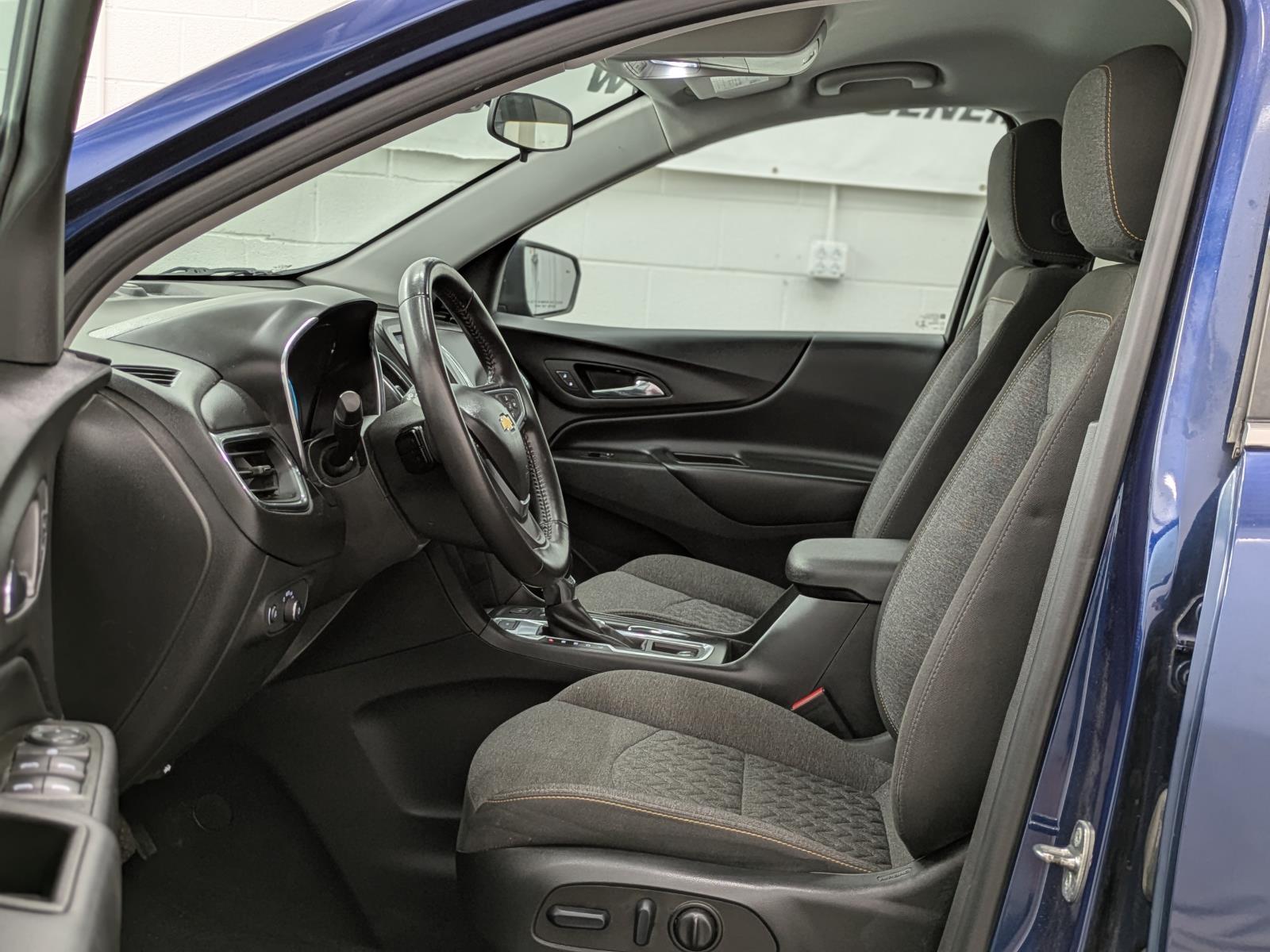 2022 Chevrolet Equinox LT photo 3